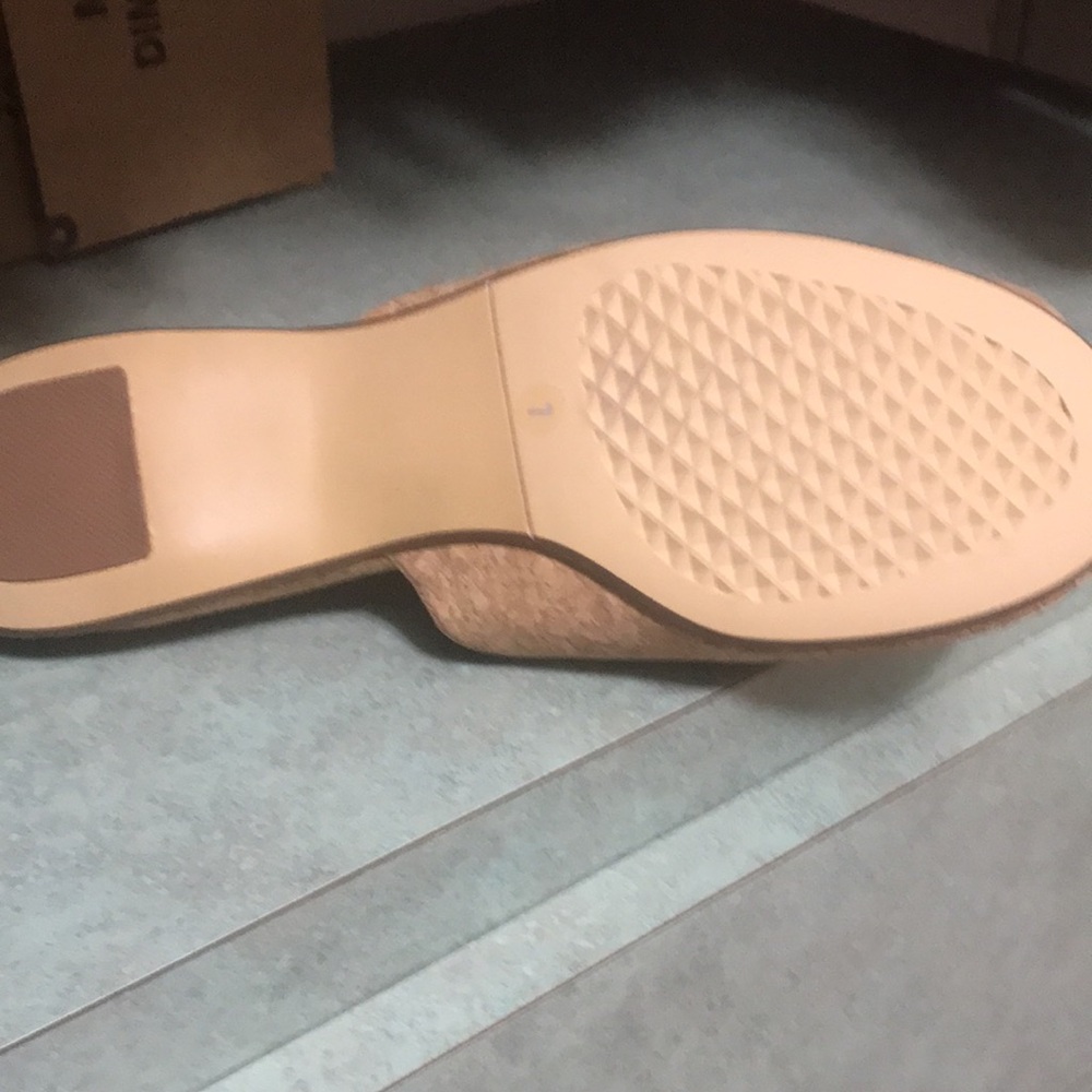 Naturalizer Women's Tan Slip-On Shoes - Picture 4 of 8